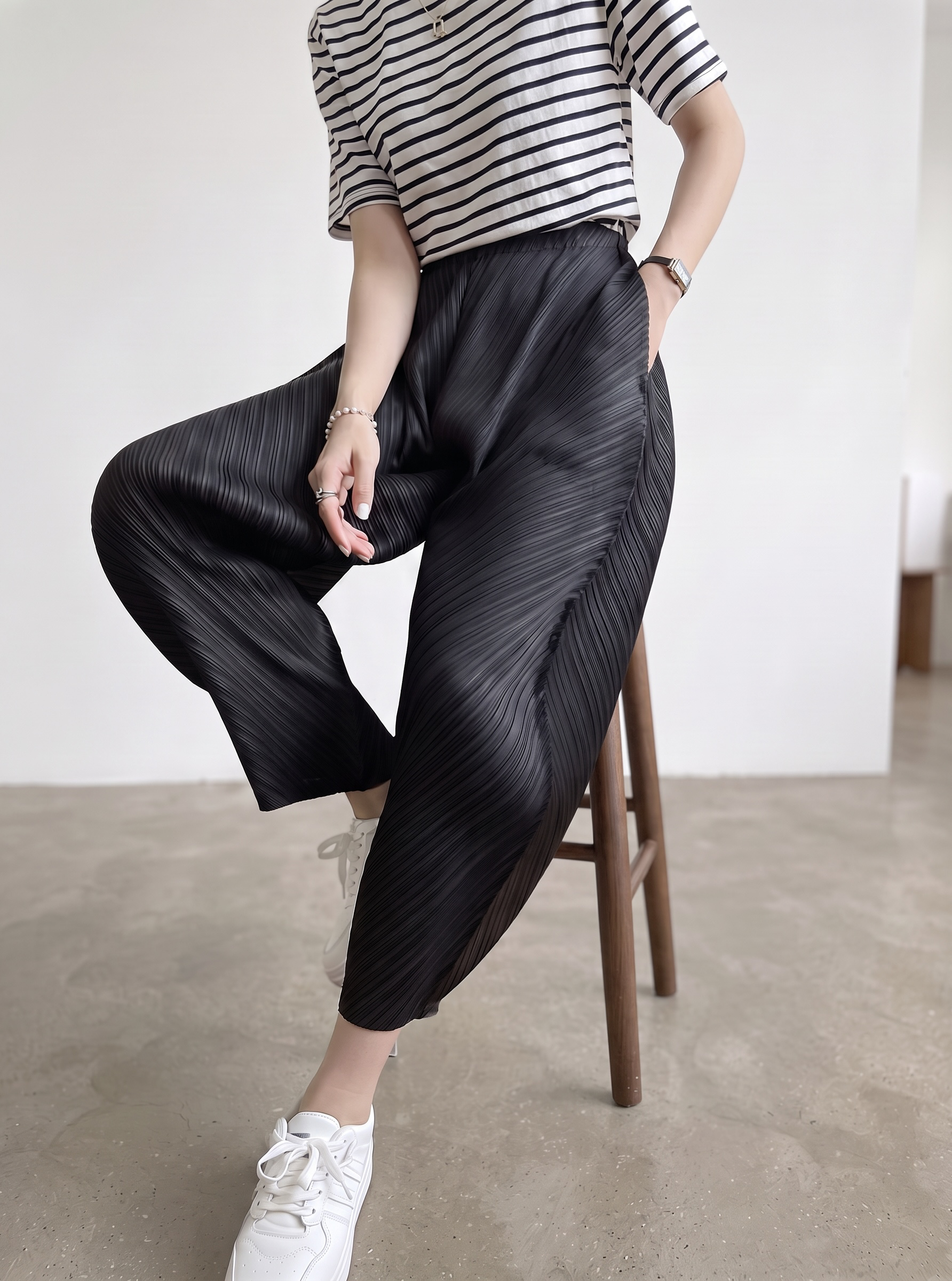 Pleated Wide Leg Leaf Pants (Black)